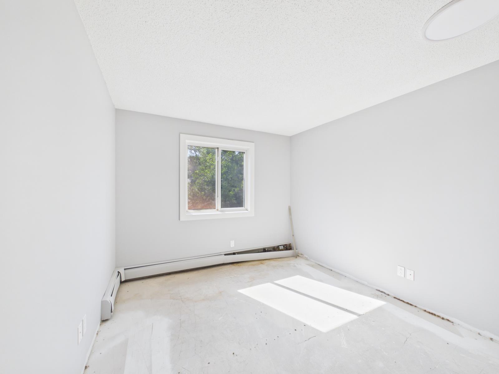 12222 111 Ave Nw, Edmonton, AB - Indoor Photo Showing Other Room