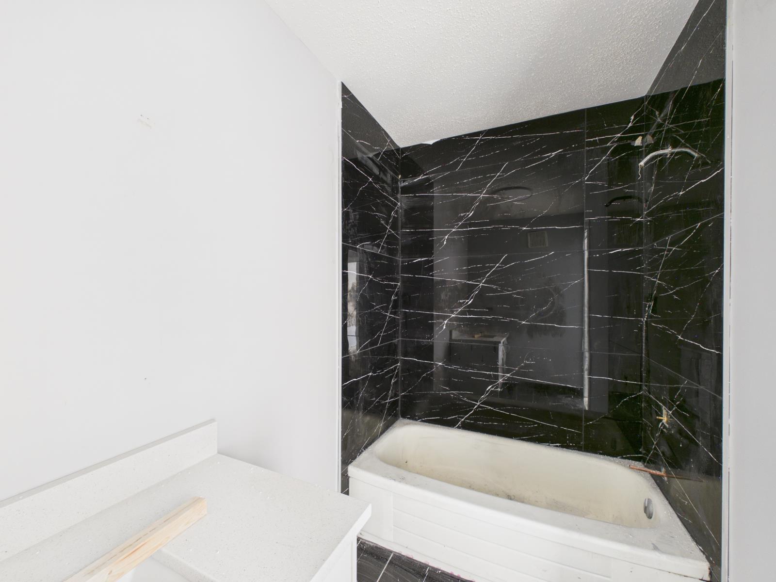 12222 111 Ave Nw, Edmonton, AB - Indoor Photo Showing Bathroom
