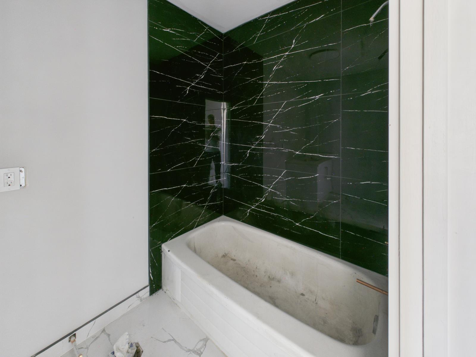 12222 111 Ave Nw, Edmonton, AB - Indoor Photo Showing Bathroom