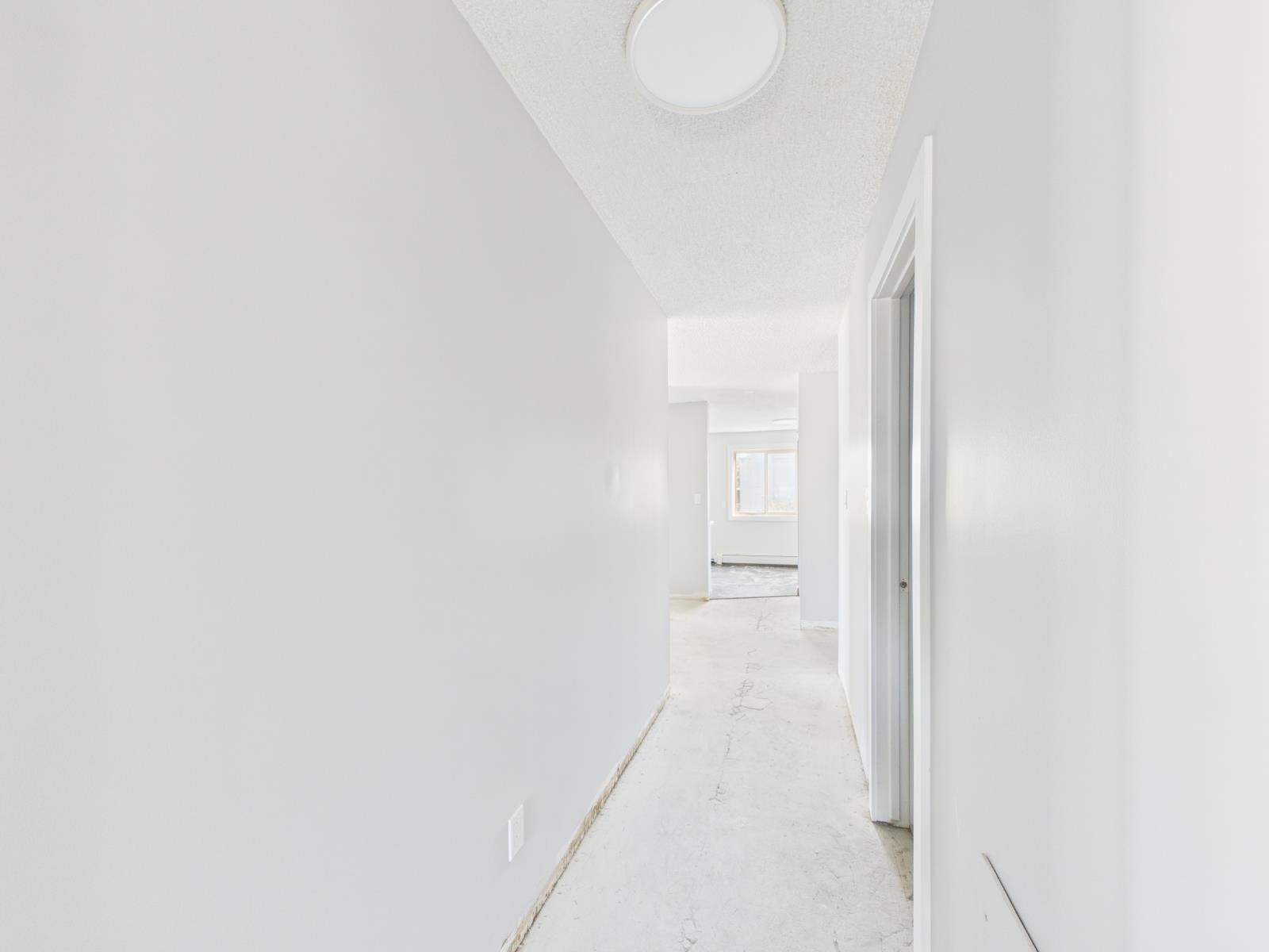 12222 111 Ave Nw, Edmonton, AB - Indoor Photo Showing Other Room