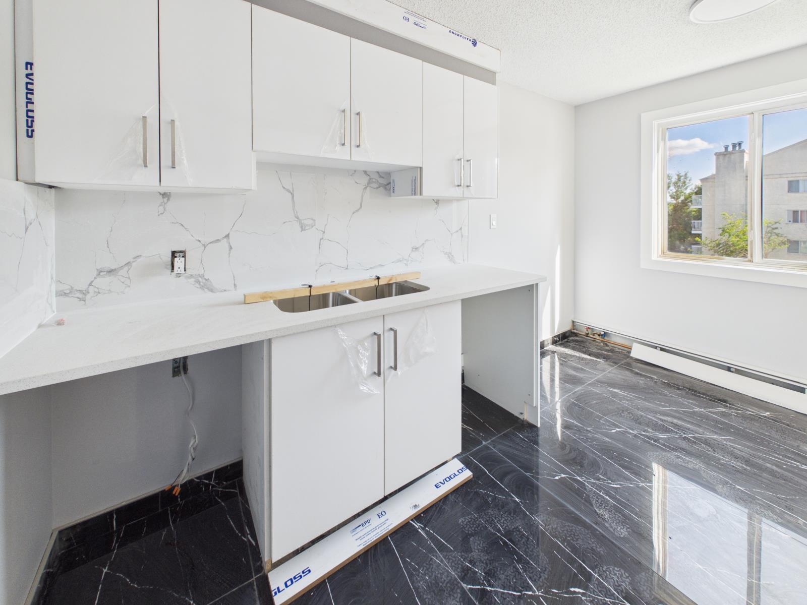 12222 111 Ave Nw, Edmonton, AB - Indoor Photo Showing Kitchen