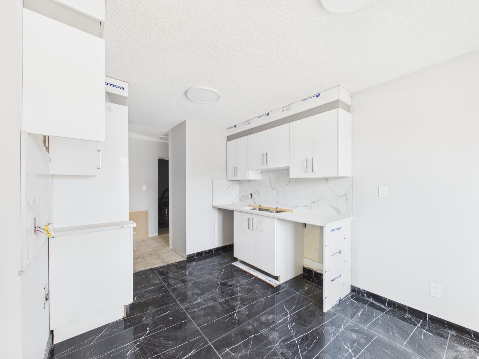 12222 111 Ave Nw, Edmonton, AB - Indoor Photo Showing Kitchen