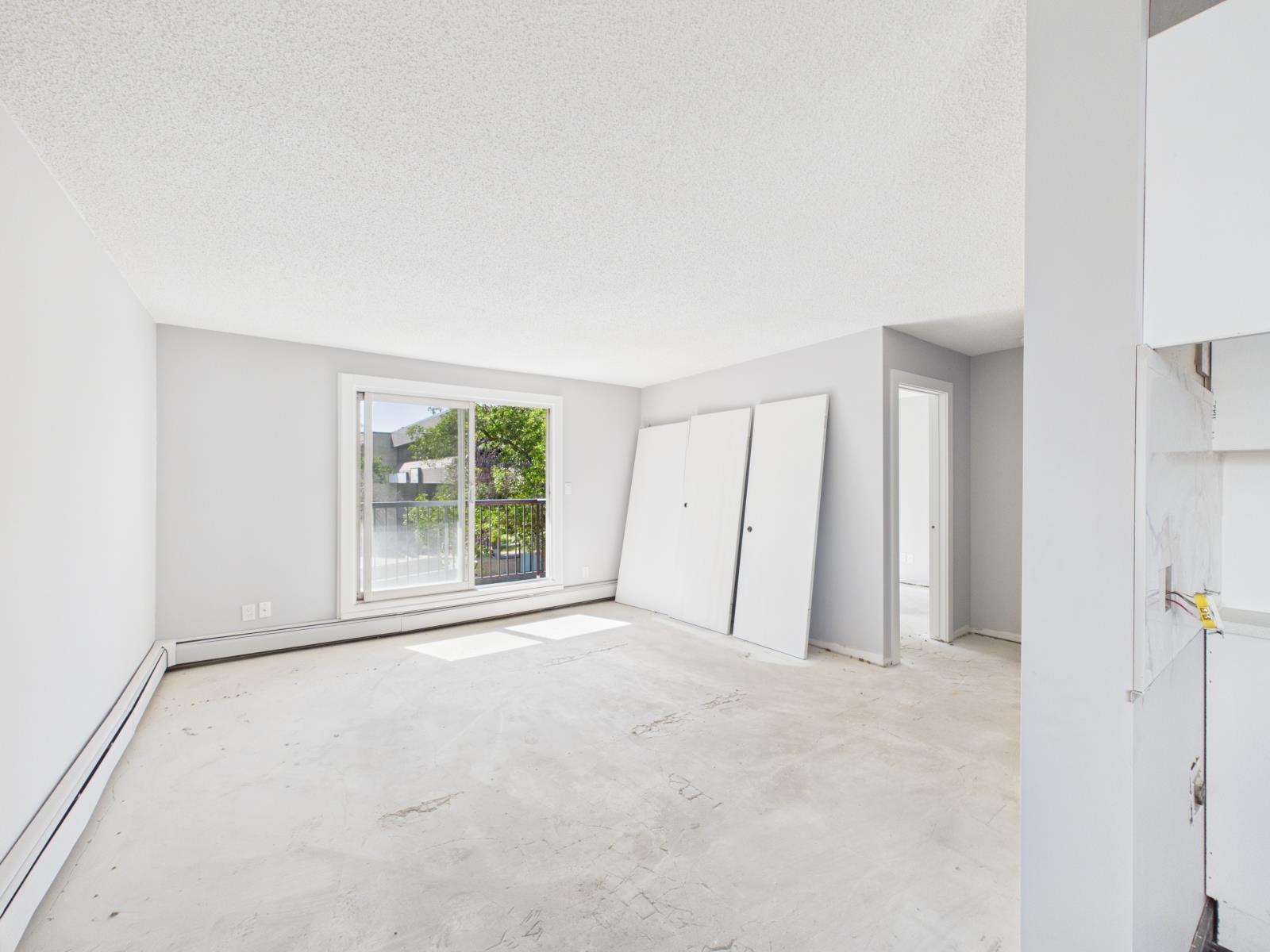 12222 111 Ave Nw, Edmonton, AB - Indoor Photo Showing Other Room