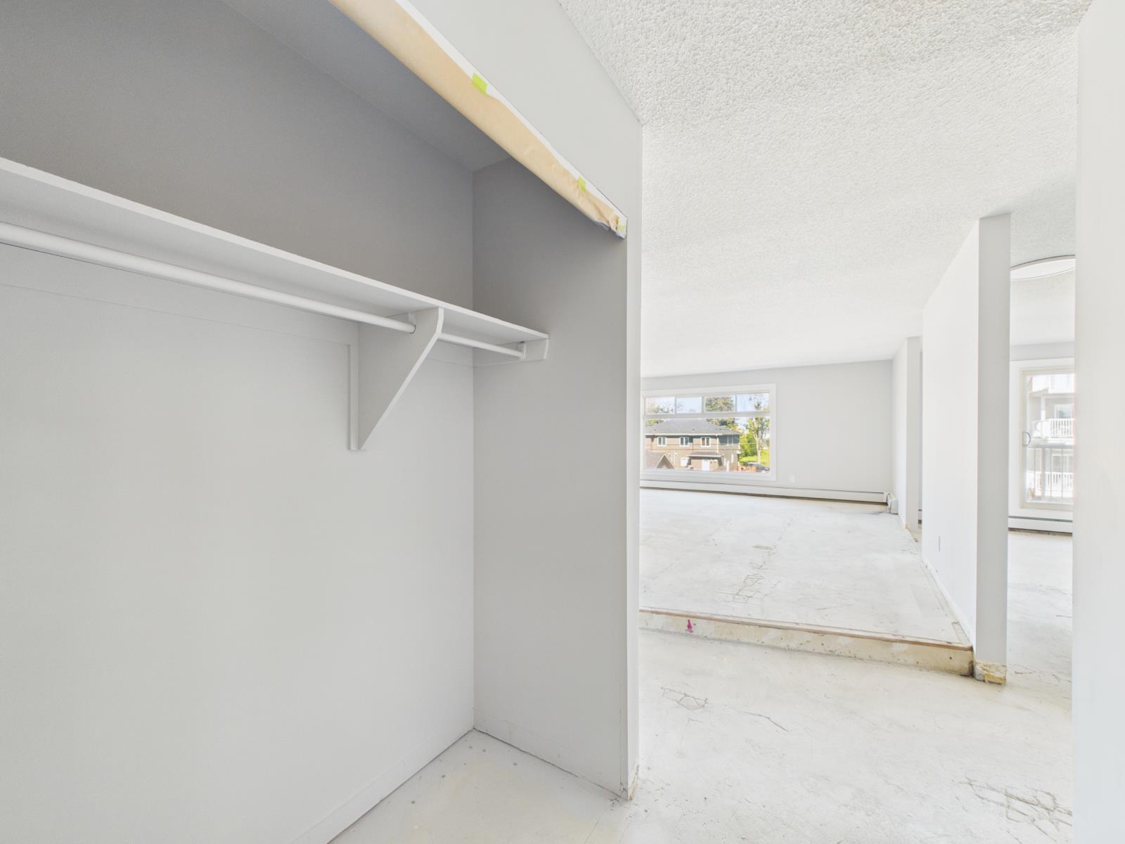 12222 111 Ave Nw, Edmonton, AB - Indoor Photo Showing Other Room
