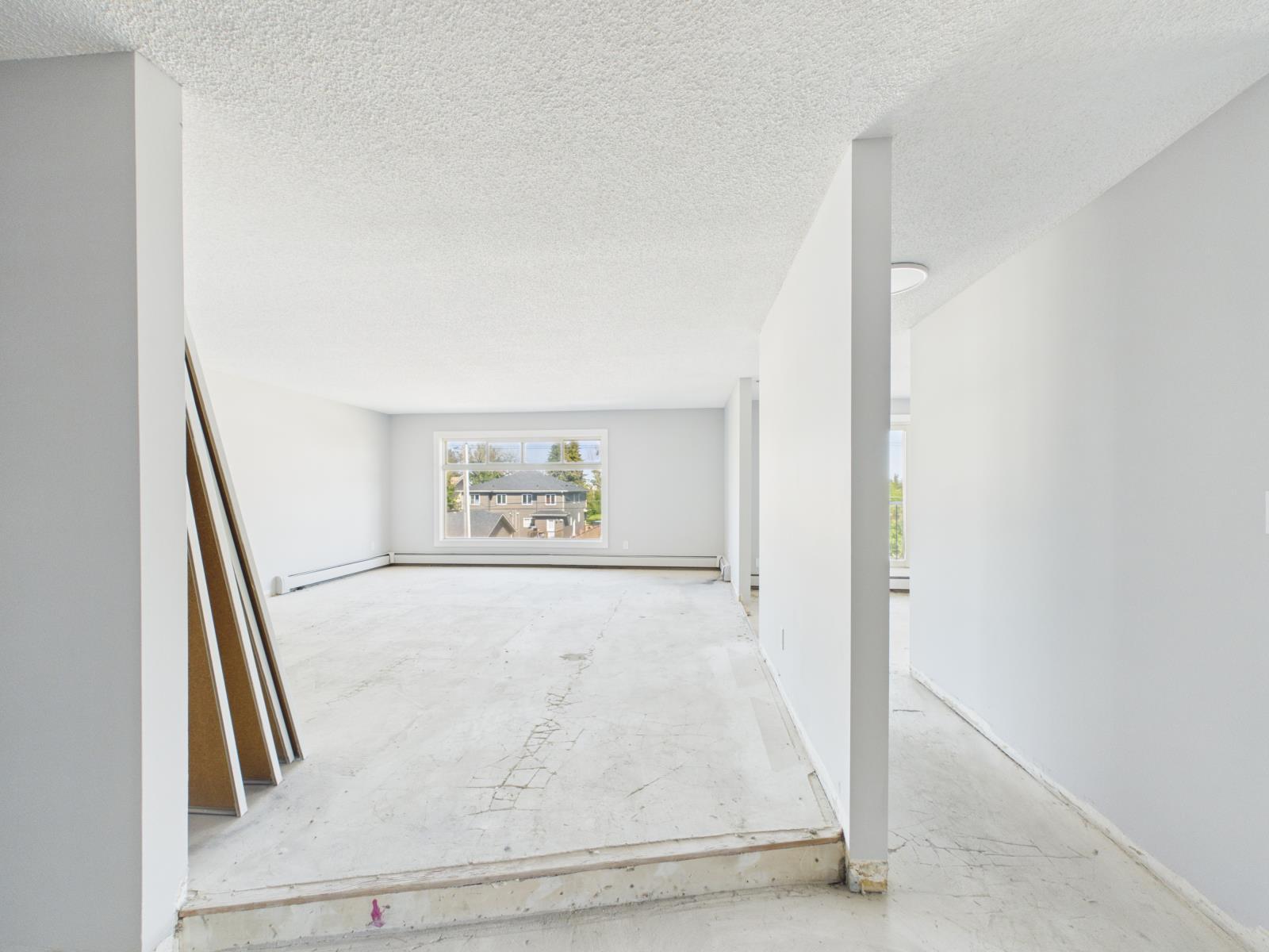 12222 111 Ave Nw, Edmonton, AB - Indoor Photo Showing Other Room