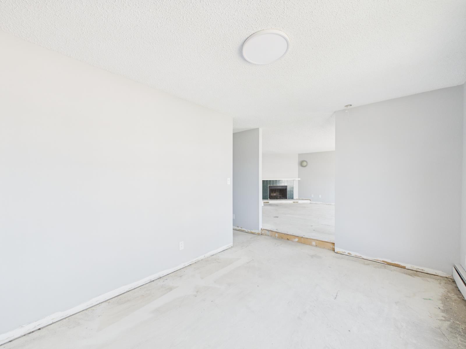 12222 111 Ave Nw, Edmonton, AB - Indoor Photo Showing Other Room