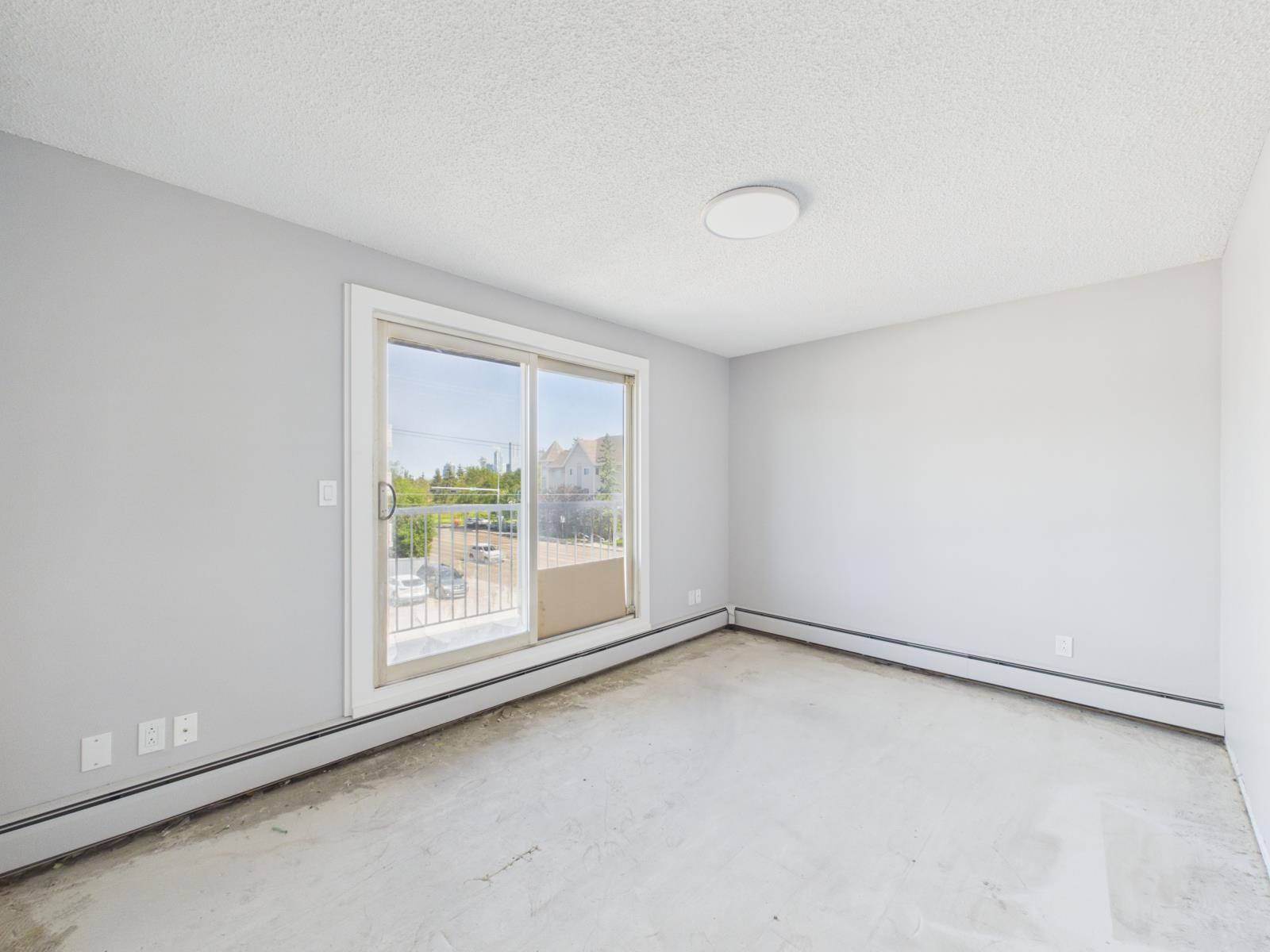 12222 111 Ave Nw, Edmonton, AB - Indoor Photo Showing Other Room