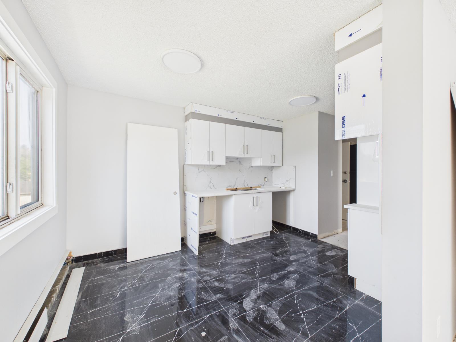 12222 111 Ave Nw, Edmonton, AB - Indoor Photo Showing Kitchen