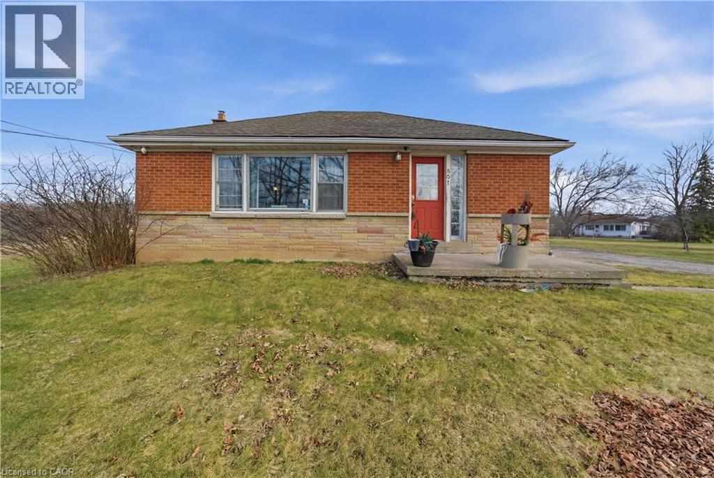 601 York Road, Dundas, ON - Outdoor