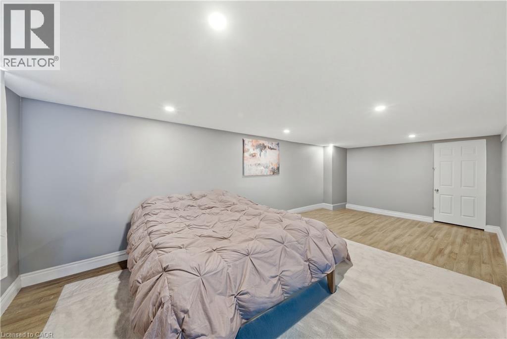 601 York Road, Dundas, ON - Indoor Photo Showing Bedroom