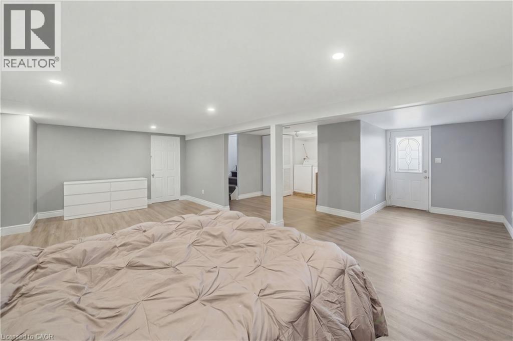 601 York Road, Dundas, ON - Indoor Photo Showing Bedroom