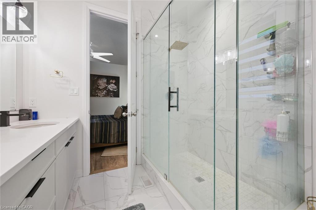 972 Stonecliffe Walk Unit# 18, Kitchener, ON - Indoor Photo Showing Bathroom