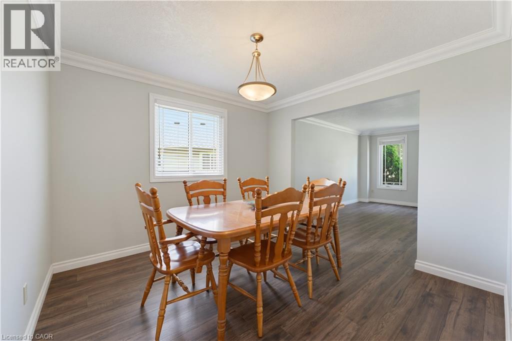 32 Stonehaven Place, Cambridge, ON - Indoor Photo Showing Dining Room