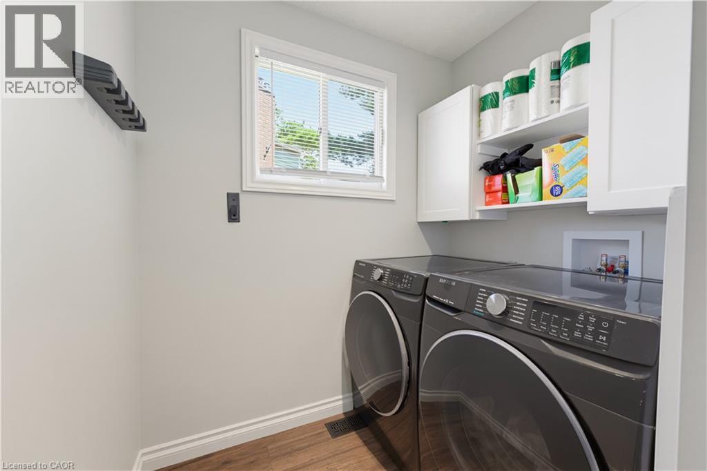 32 Stonehaven Place, Cambridge, ON - Indoor Photo Showing Laundry Room