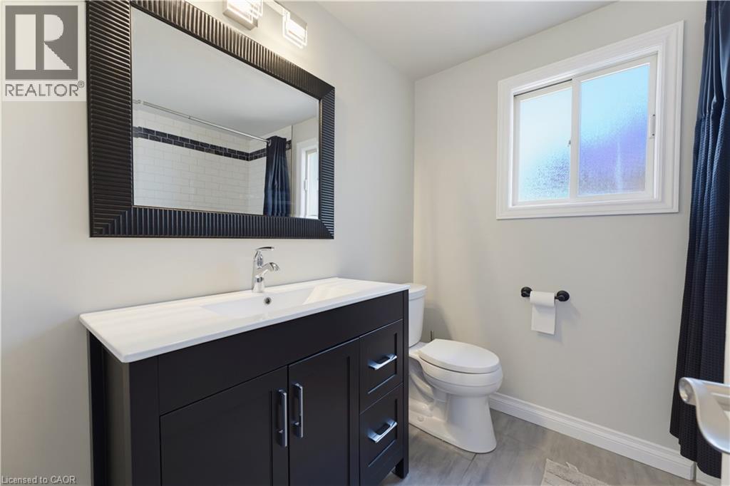 32 Stonehaven Place, Cambridge, ON - Indoor Photo Showing Bathroom