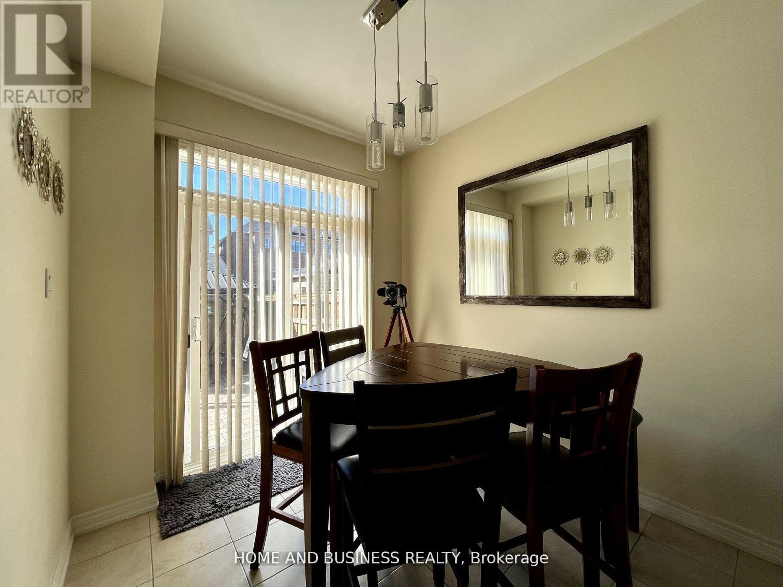 5532 Meadowcrest Avenue, Mississauga, ON - Indoor Photo Showing Dining Room