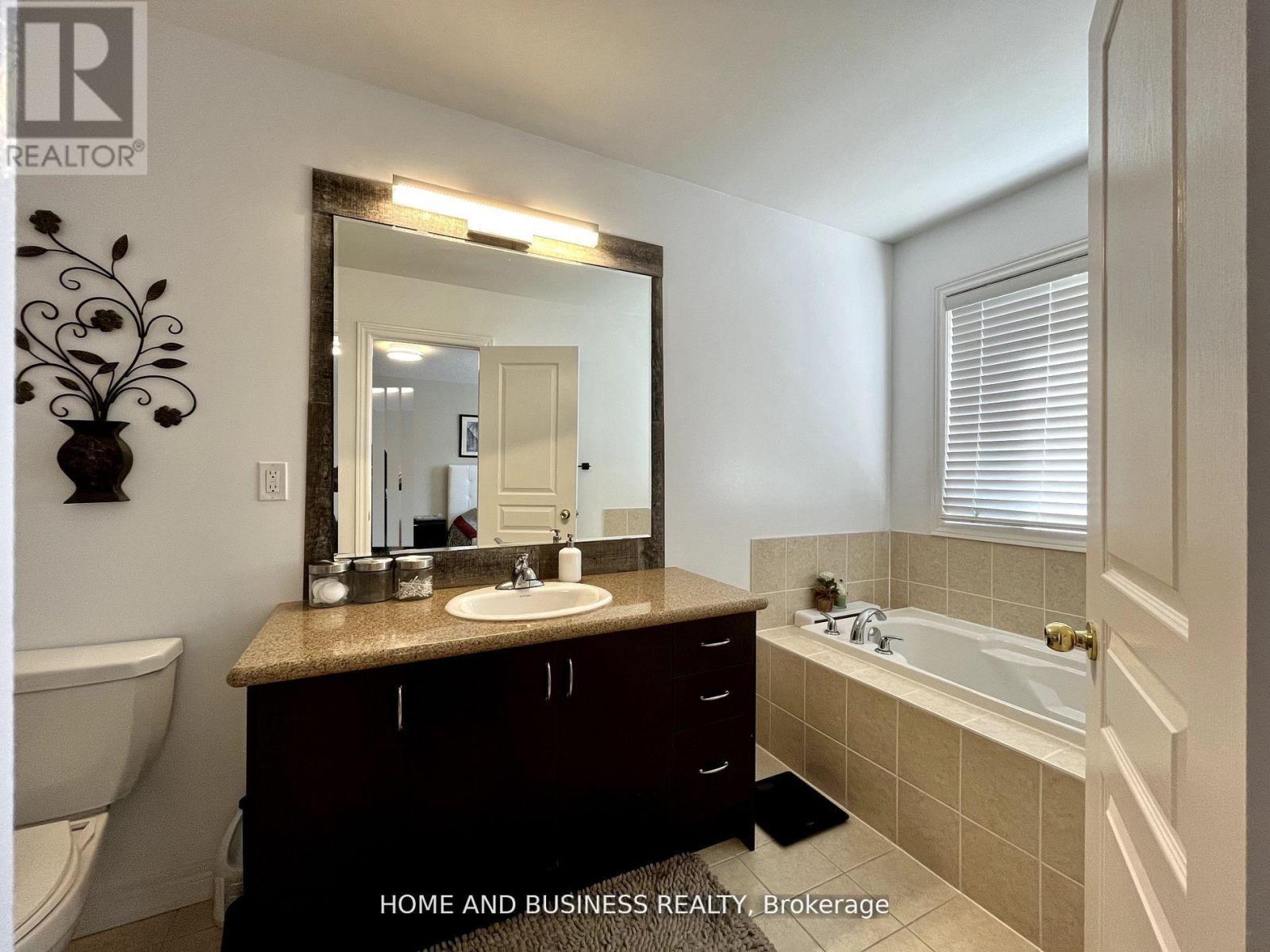 5532 Meadowcrest Avenue, Mississauga, ON - Indoor Photo Showing Bathroom