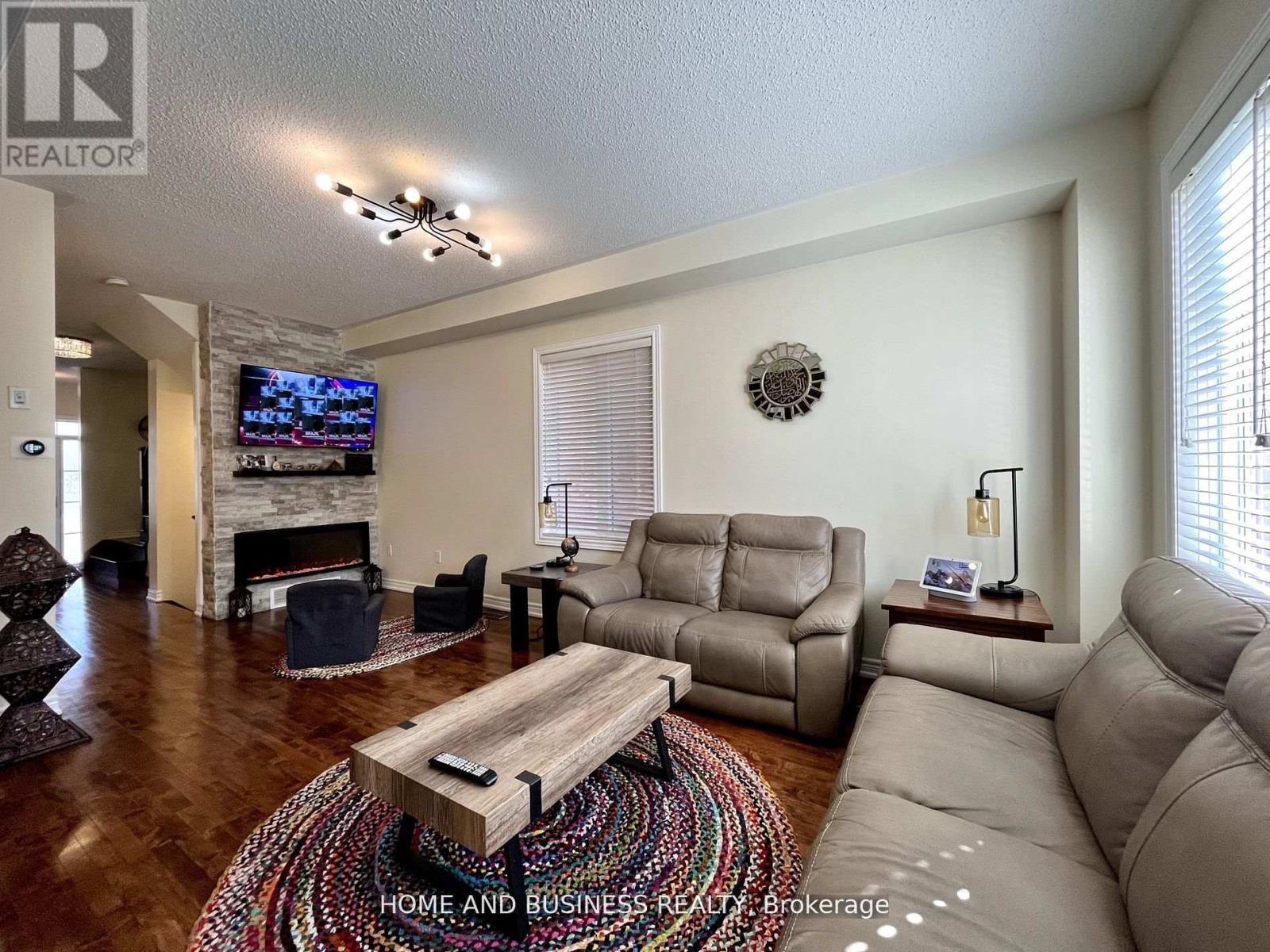 5532 Meadowcrest Avenue, Mississauga, ON - Indoor Photo Showing Living Room