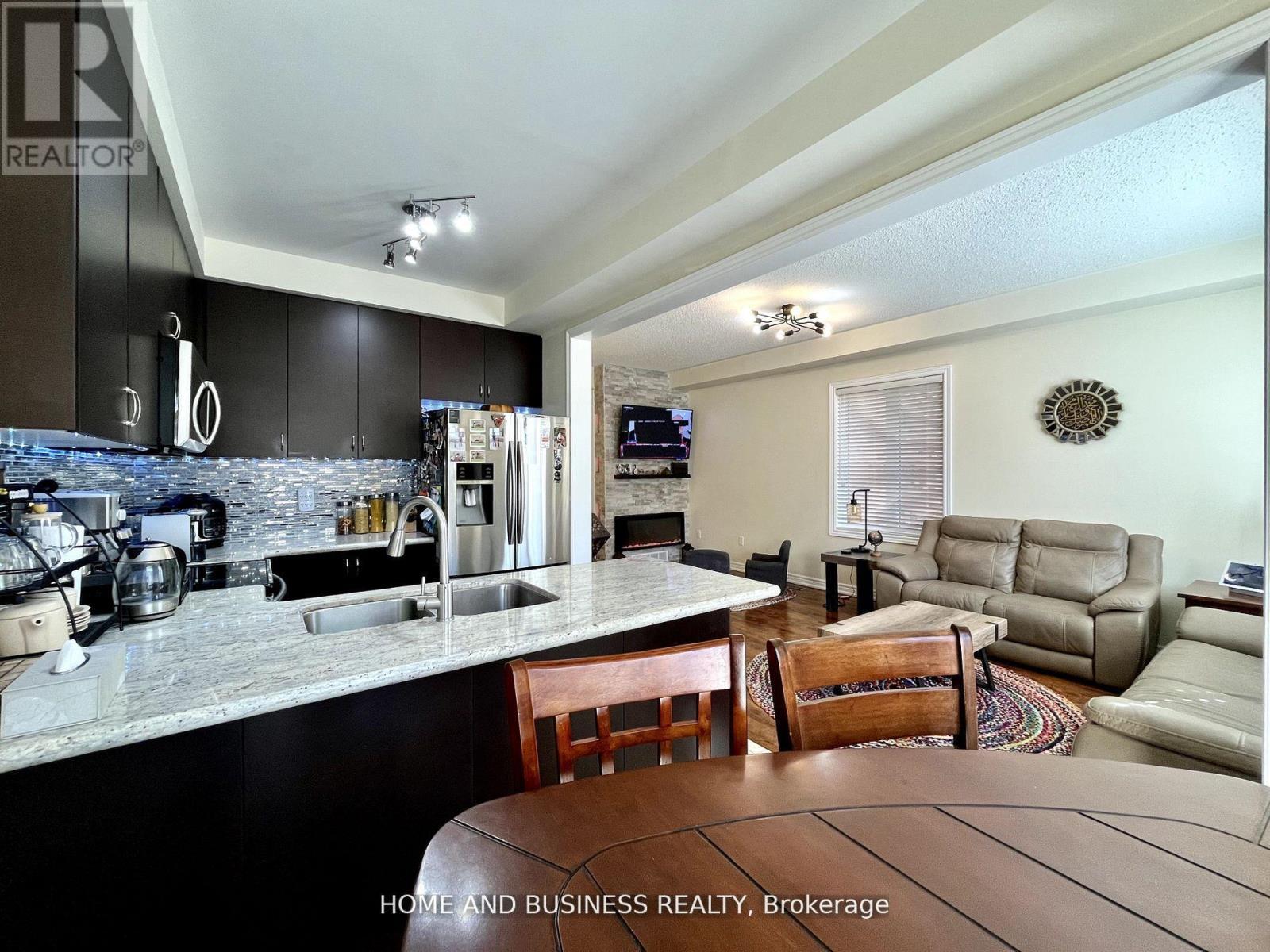 5532 Meadowcrest Avenue, Mississauga, ON - Indoor Photo Showing Kitchen With Double Sink