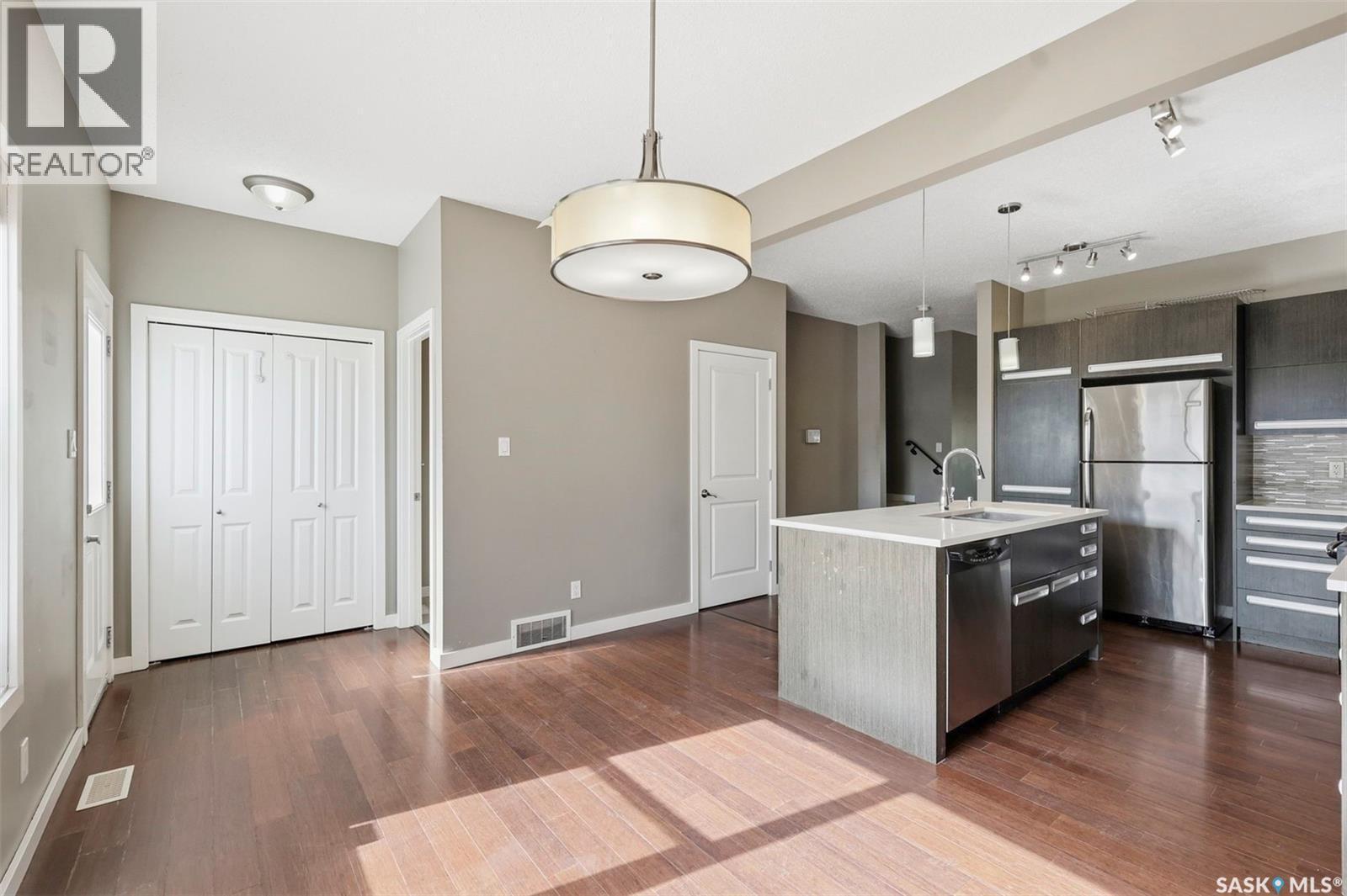 916 Stonebridge Common, Saskatoon, SK - Indoor Photo Showing Kitchen