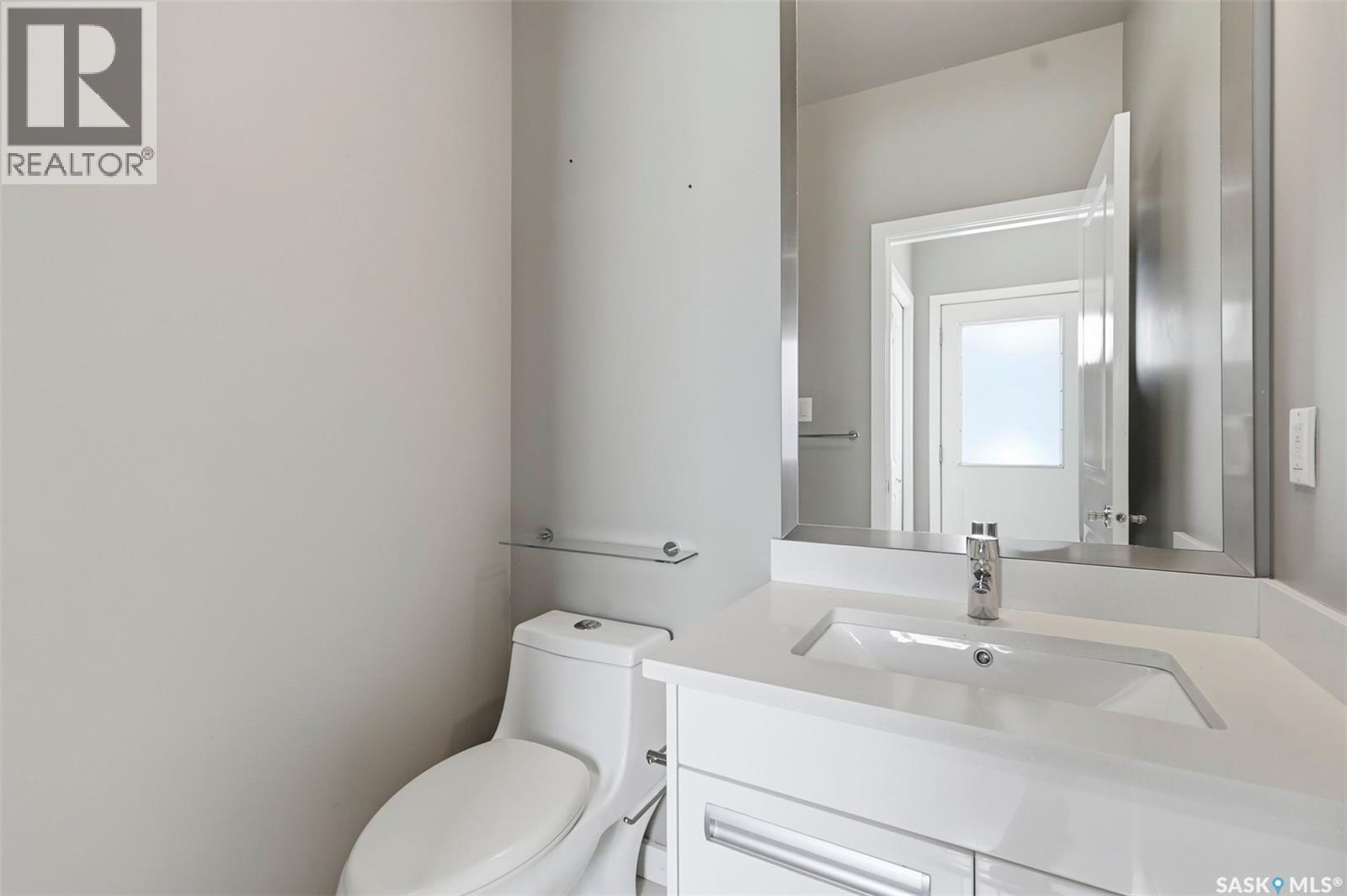 916 Stonebridge Common, Saskatoon, SK - Indoor Photo Showing Bathroom