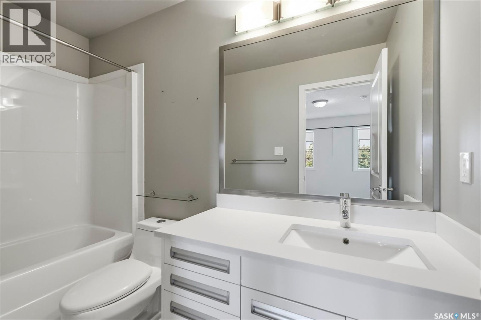 916 Stonebridge Common, Saskatoon, SK - Indoor Photo Showing Bathroom