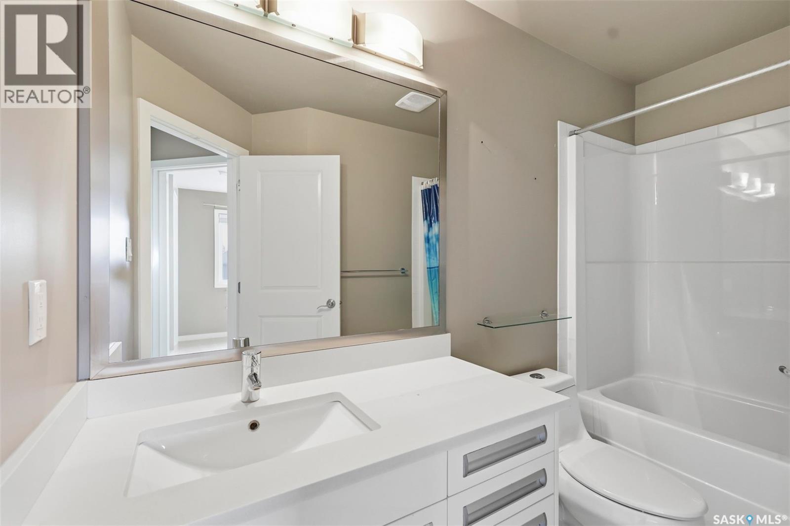 916 Stonebridge Common, Saskatoon, SK - Indoor Photo Showing Bathroom