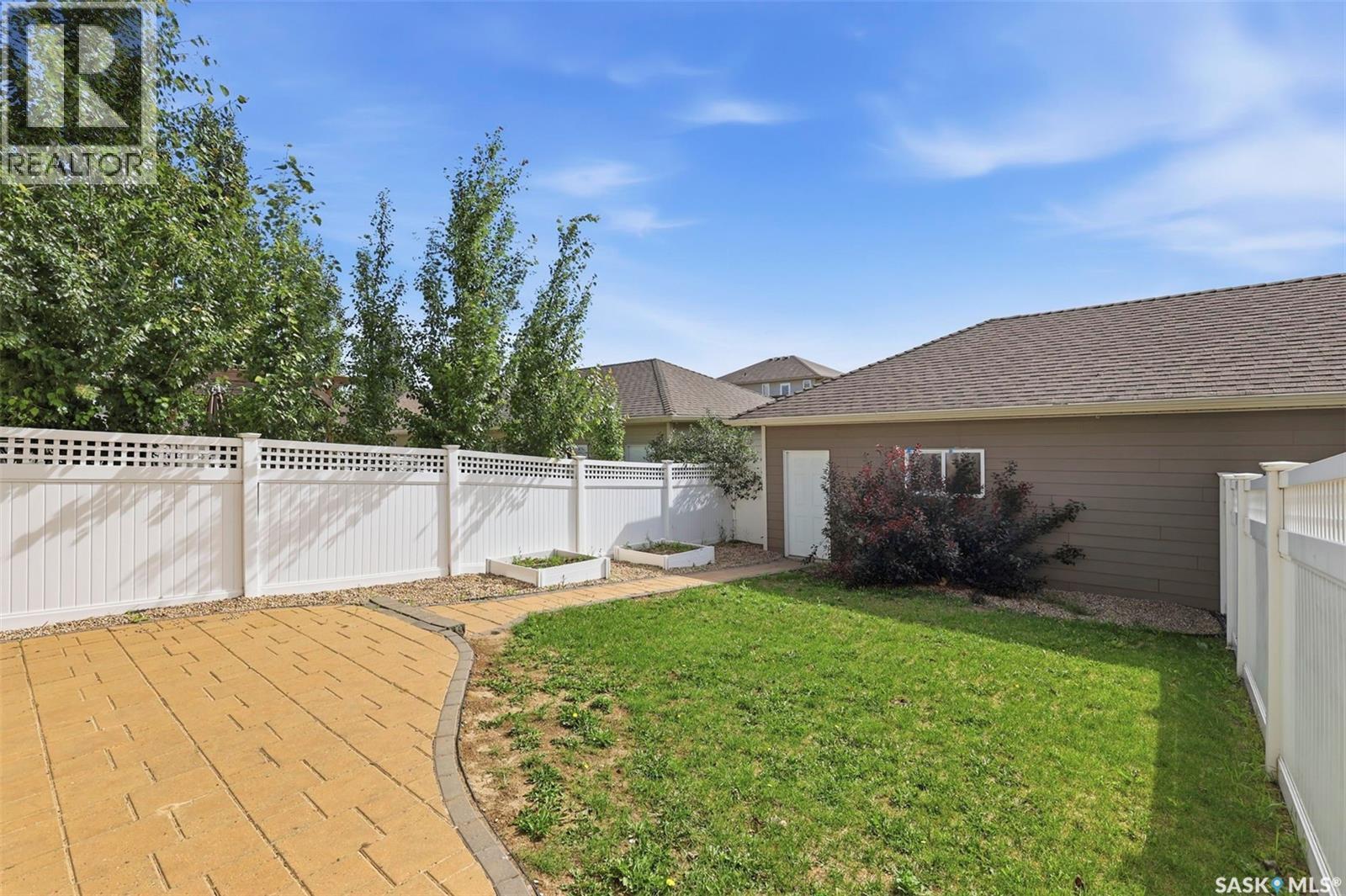 916 Stonebridge Common, Saskatoon, SK - Outdoor
