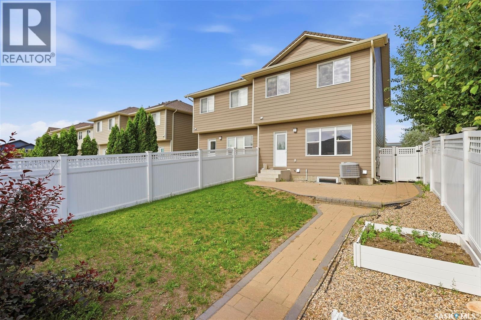 916 Stonebridge Common, Saskatoon, SK - Outdoor