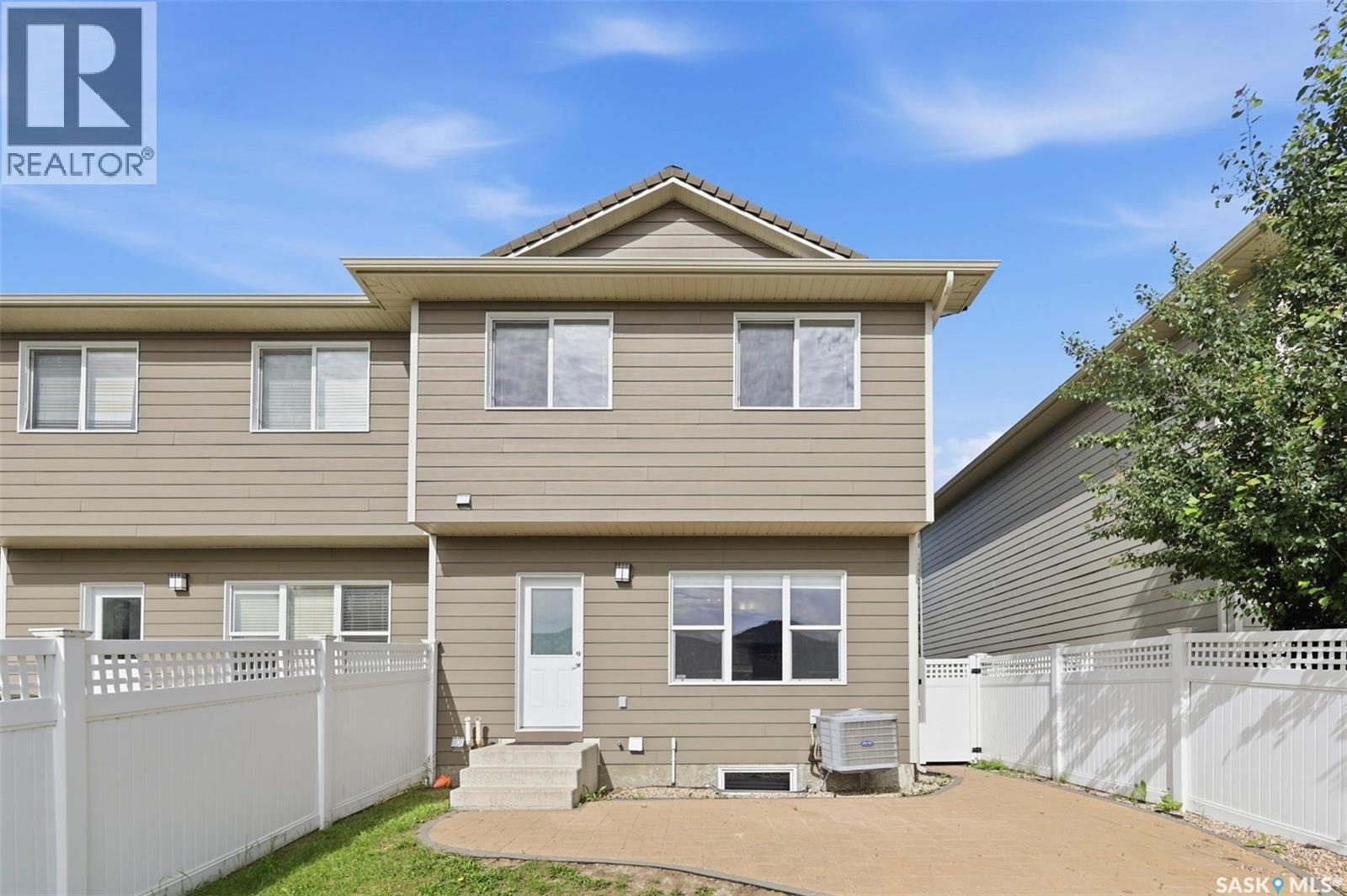 916 Stonebridge Common, Saskatoon, SK - Outdoor