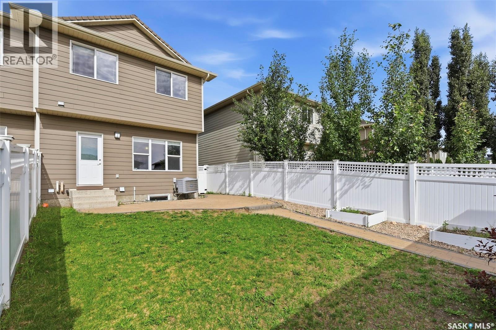 916 Stonebridge Common, Saskatoon, SK - Outdoor