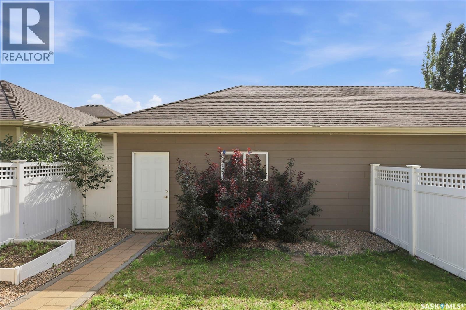 916 Stonebridge Common, Saskatoon, SK - Outdoor