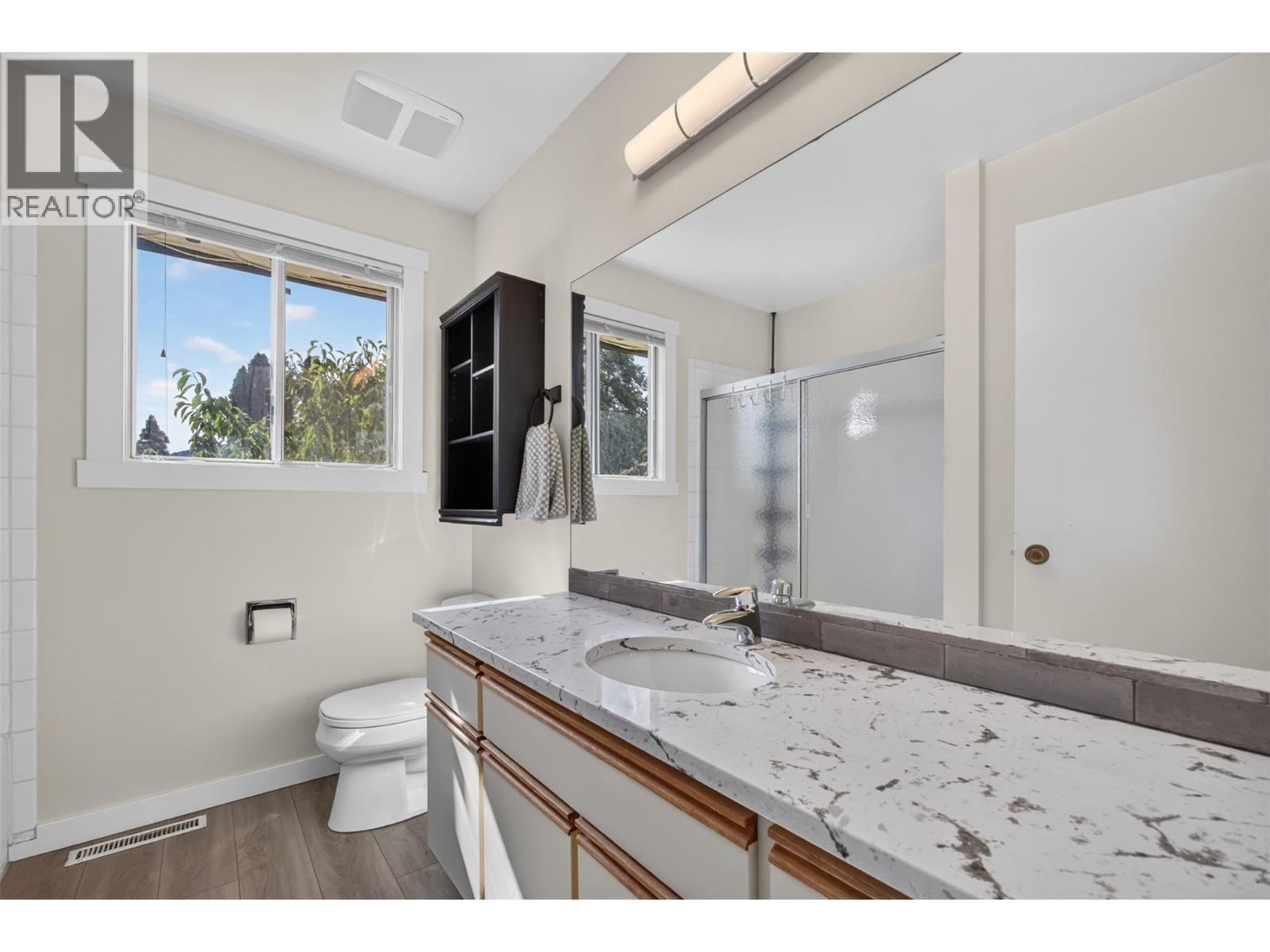 suite bathroom - 2220 Thacker Drive, West Kelowna, BC - Indoor Photo Showing Bathroom