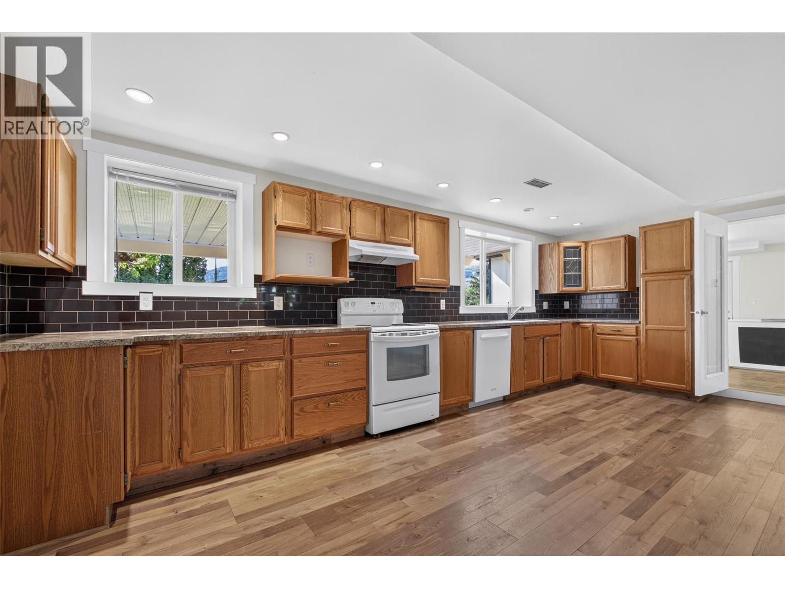 suite kitchen - 2220 Thacker Drive, West Kelowna, BC - Indoor Photo Showing Kitchen