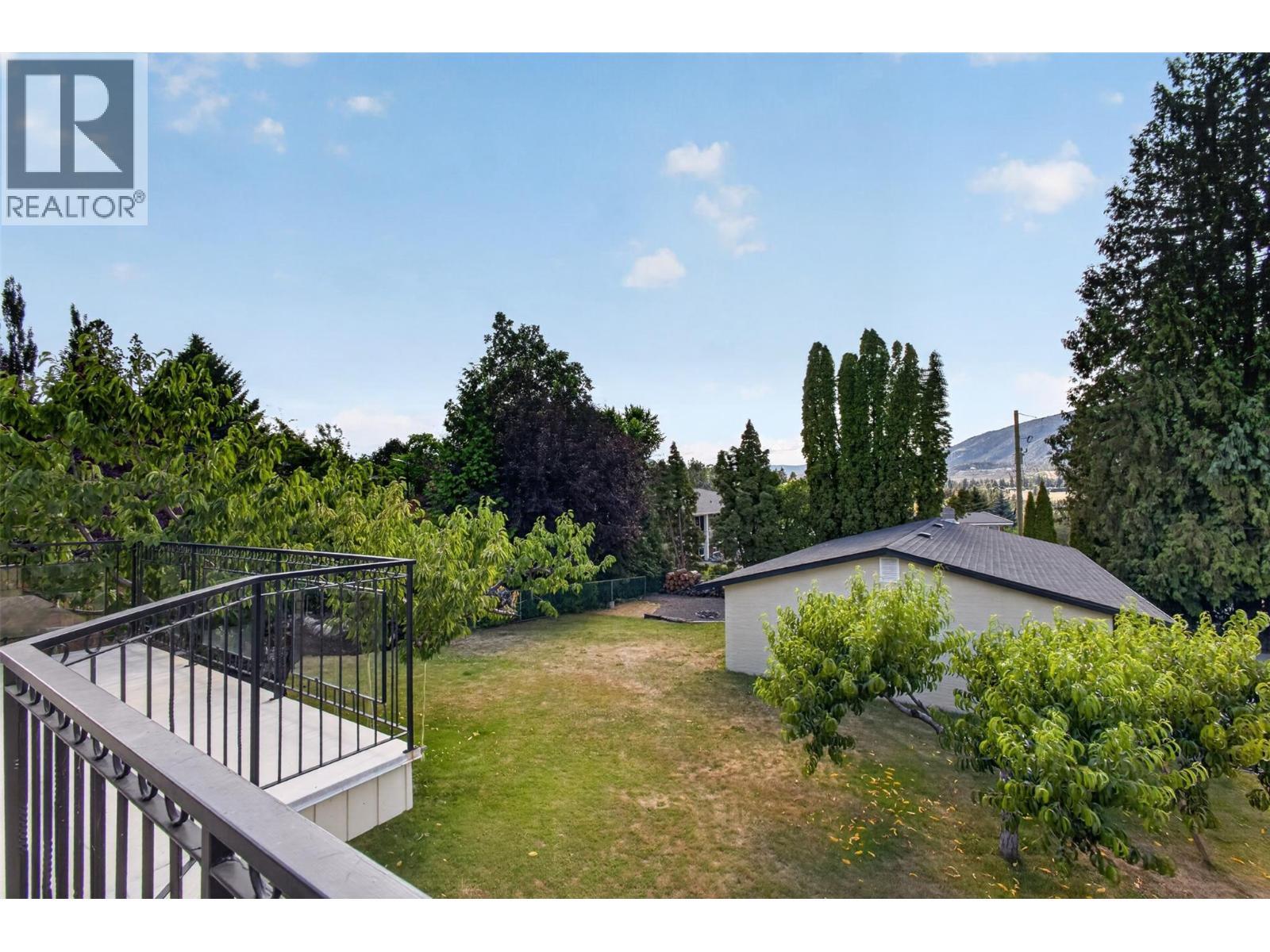 2220 Thacker Drive, West Kelowna, BC - Outdoor