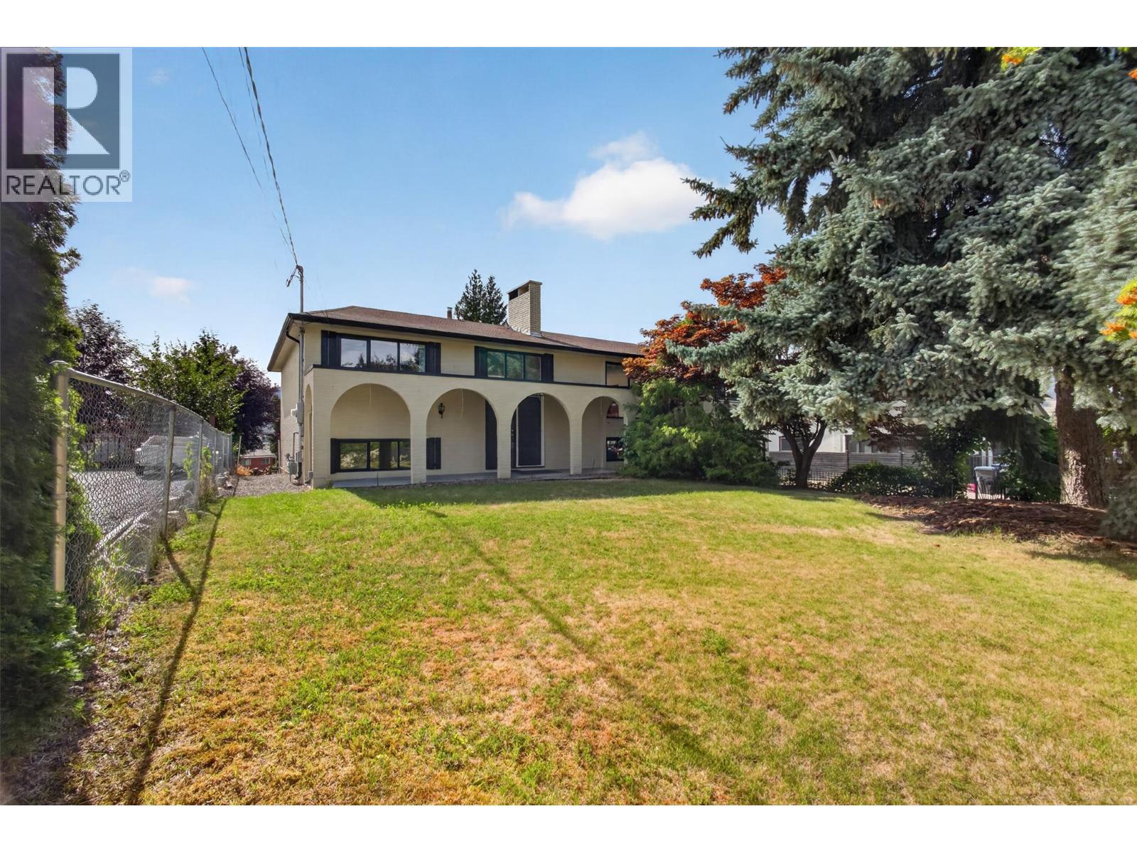 2220 Thacker Drive, West Kelowna, BC - Outdoor