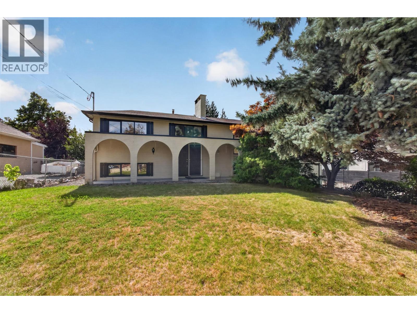 2220 Thacker Drive, West Kelowna, BC - Outdoor