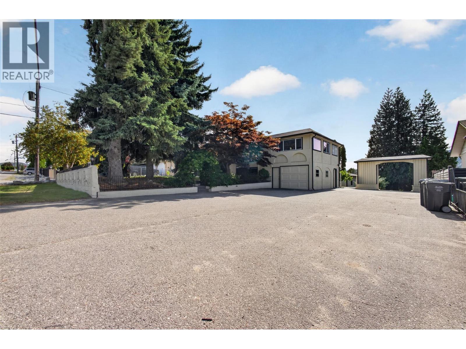 2220 Thacker Drive, West Kelowna, BC - Outdoor