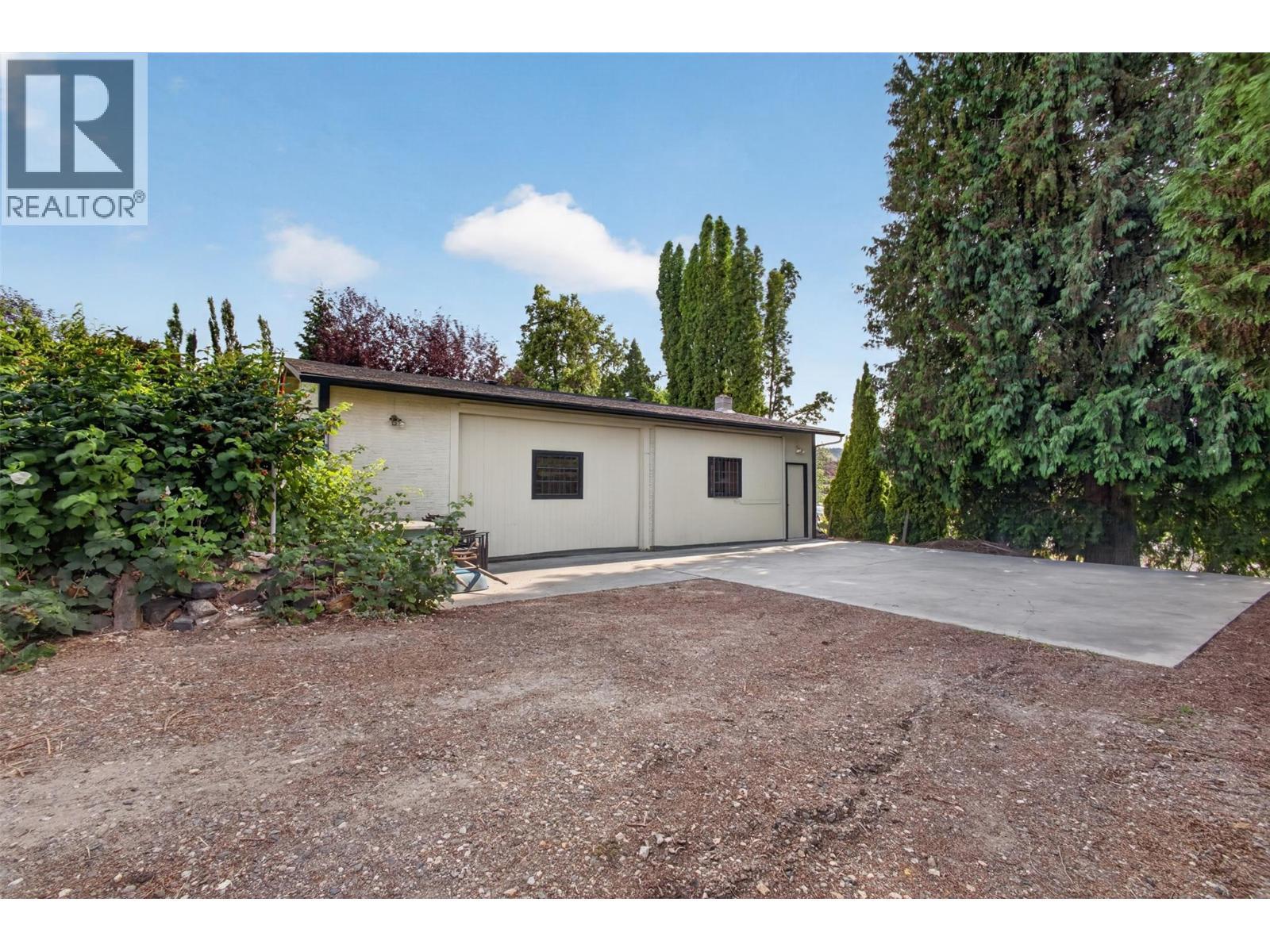 2220 Thacker Drive, West Kelowna, BC - Outdoor
