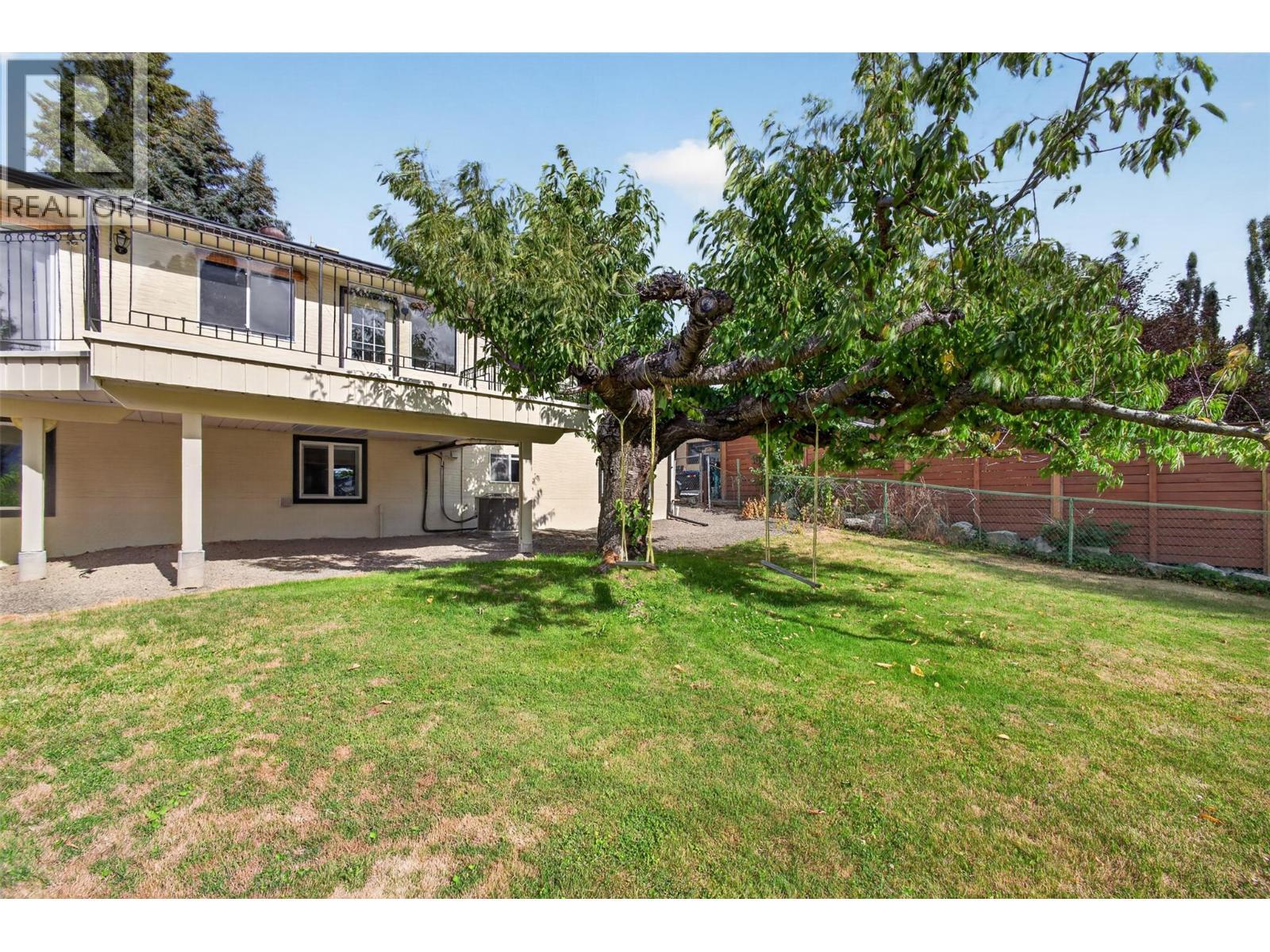 2220 Thacker Drive, West Kelowna, BC - Outdoor
