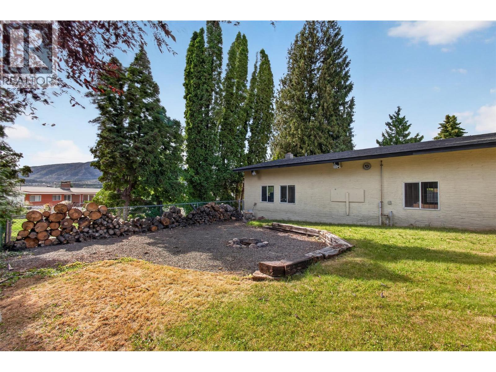 2220 Thacker Drive, West Kelowna, BC - Outdoor