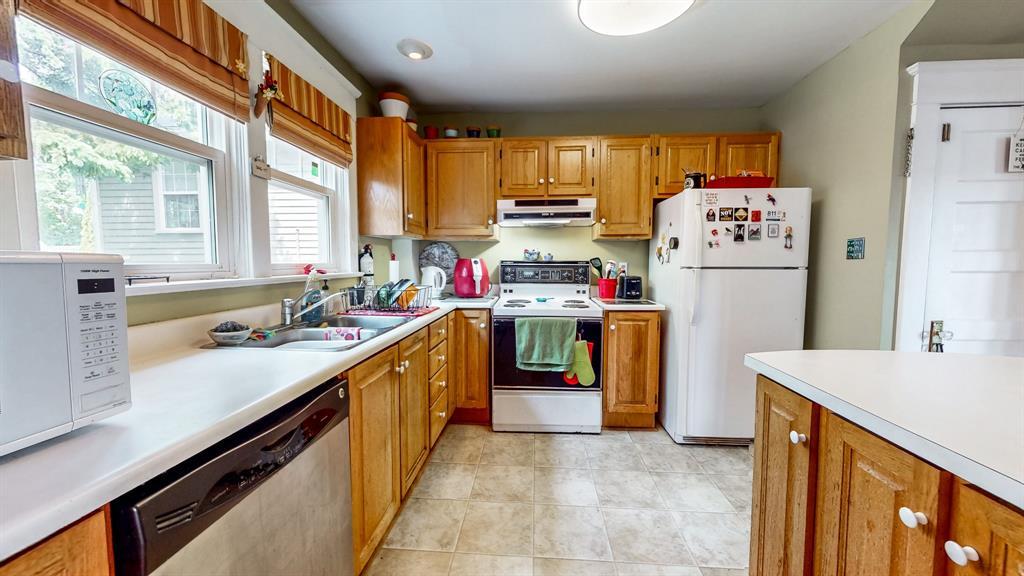 1 Kenna'S Hill Heights, St. John'S, NL - Indoor Photo Showing Kitchen With Double Sink