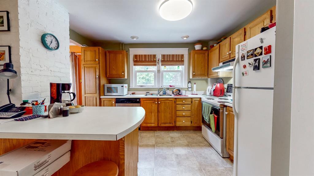 1 Kenna'S Hill Heights, St. John'S, NL - Indoor Photo Showing Kitchen With Double Sink