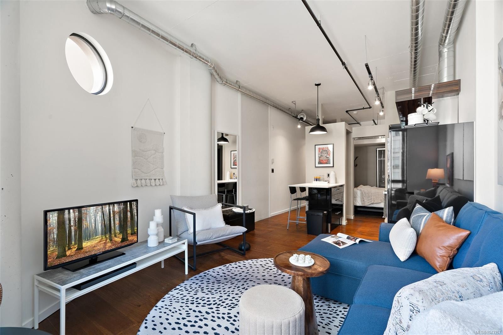 #511-1029 View St, Victoria, BC - Indoor Photo Showing Living Room