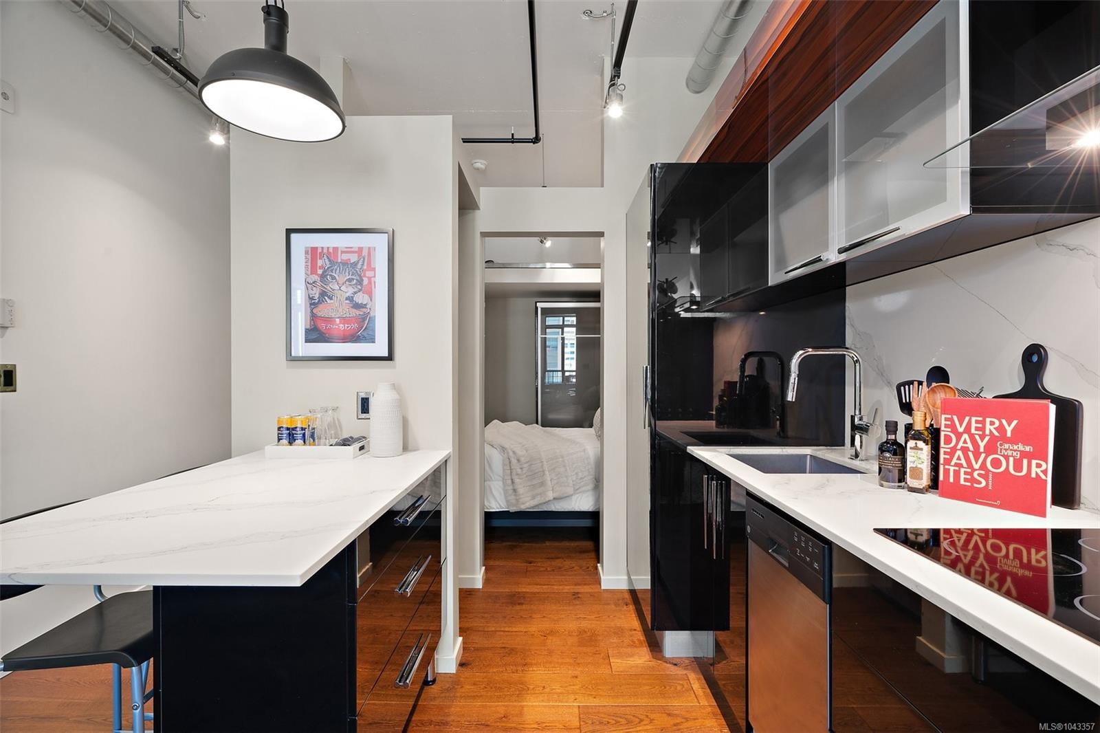 #511-1029 View St, Victoria, BC - Indoor Photo Showing Kitchen
