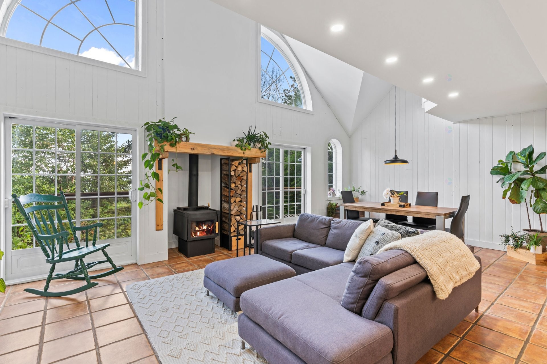 Salon - 3 Rue Susan, Morin-Heights, QC - Indoor Photo Showing Living Room