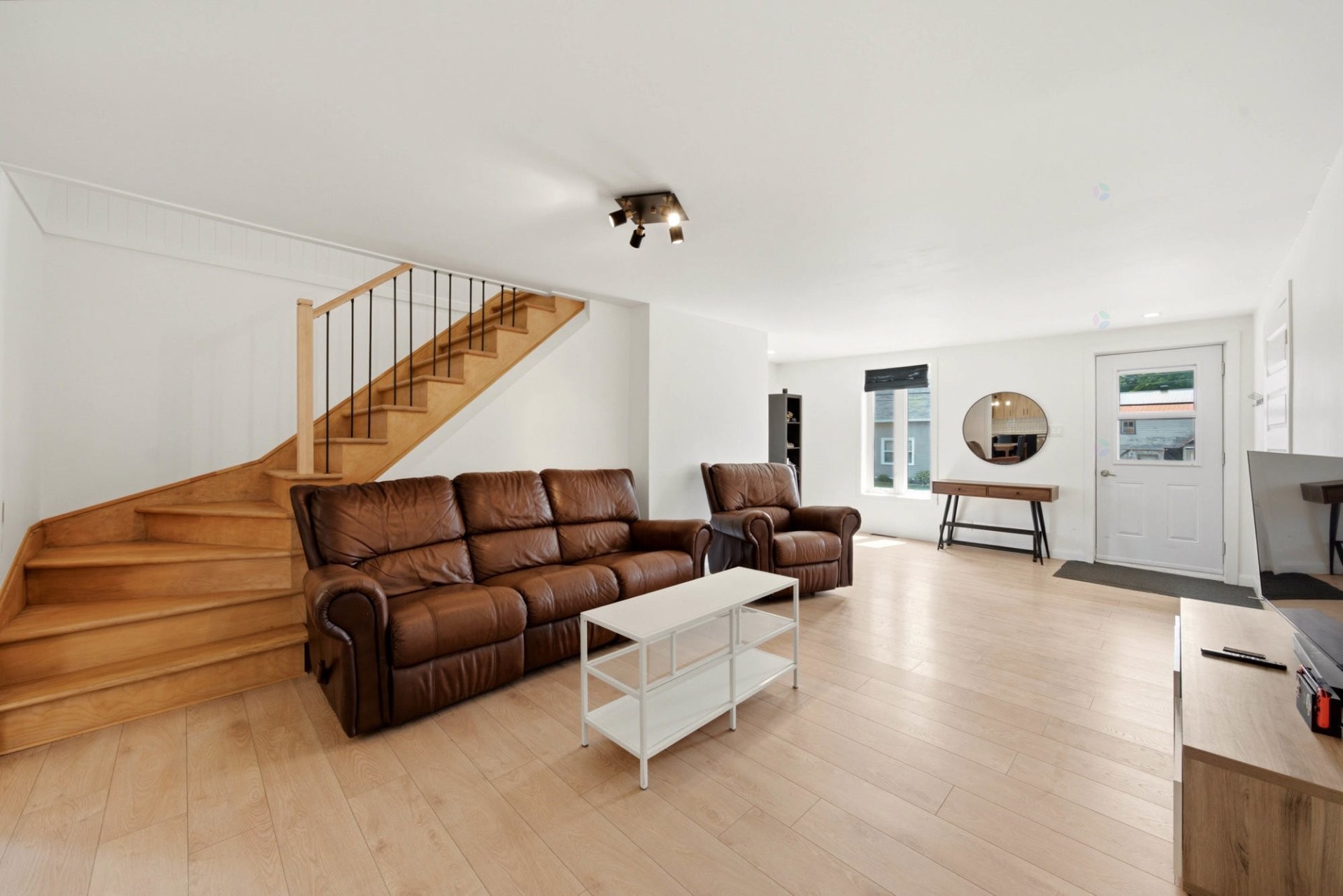 Living Room - 247 Rue Versailles, Roxton Falls, QC - Indoor Photo Showing Living Room