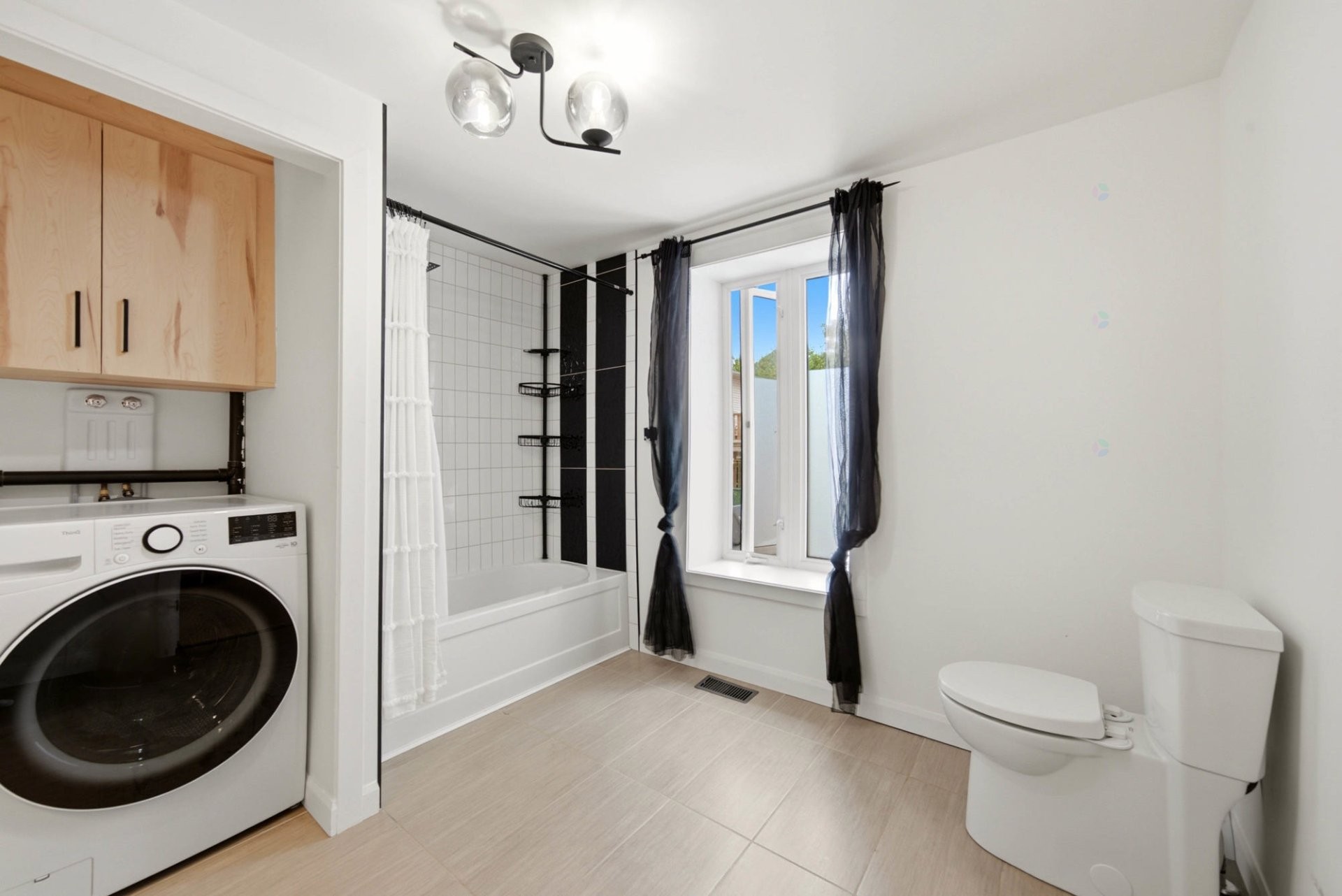 Bathroom - 247 Rue Versailles, Roxton Falls, QC - Indoor Photo Showing Laundry Room