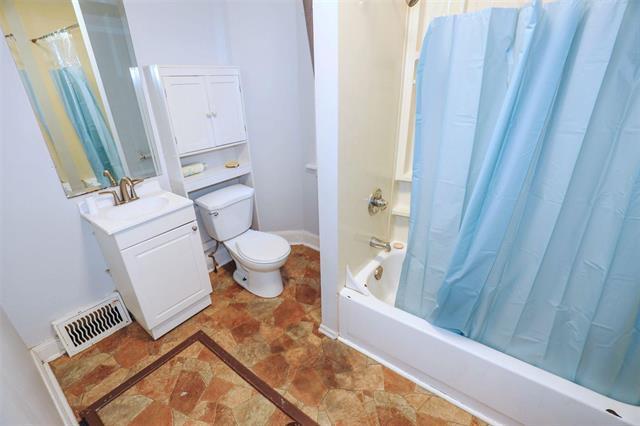 741 Stella Ave, Winnipeg, MB - Indoor Photo Showing Bathroom