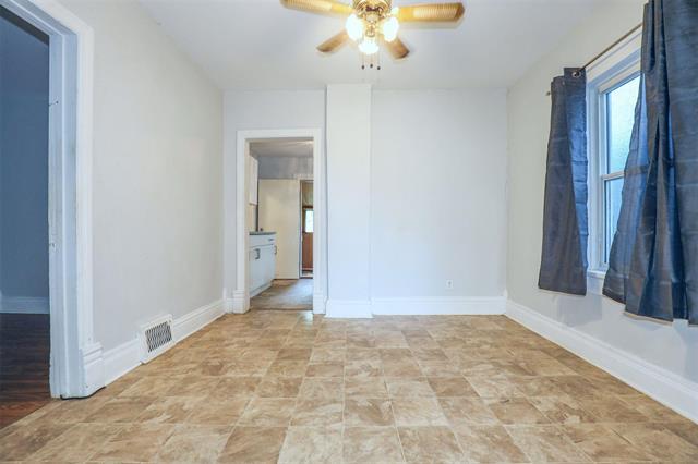 741 Stella Ave, Winnipeg, MB - Indoor Photo Showing Other Room